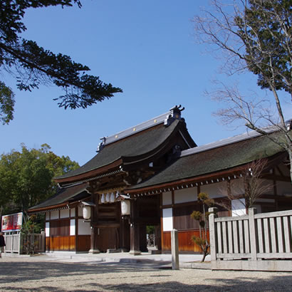 Izanagi-jingu Shinto Shrine: Main gate