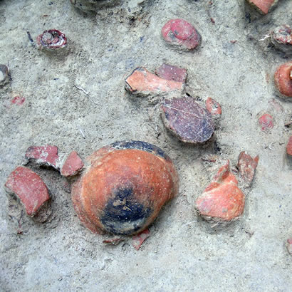 Funaki Archeological Site artifacts: Salt-making earthenware and ocellated octopus pots